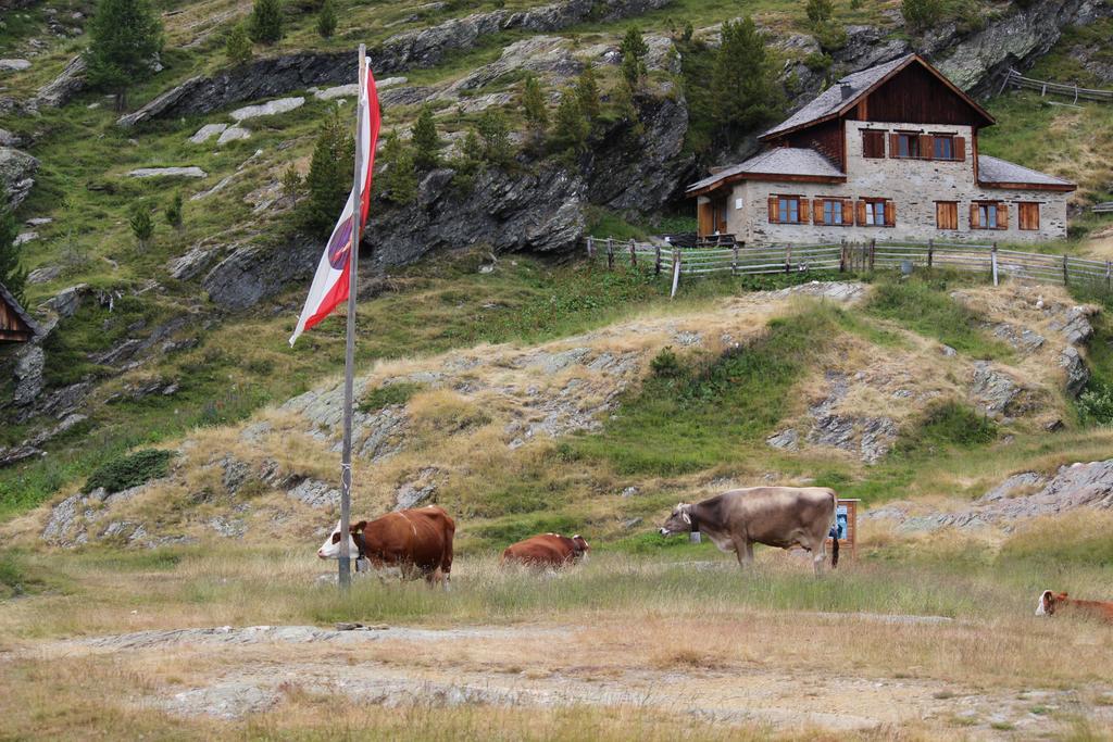 Alpenrose Aparthotel Martell Exteriör bild