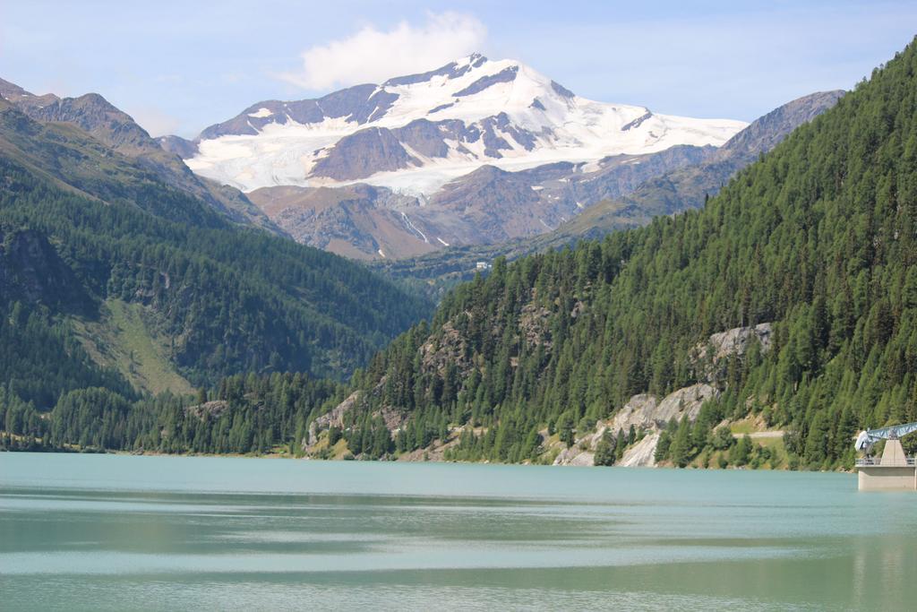 Alpenrose Aparthotel Martell Exteriör bild